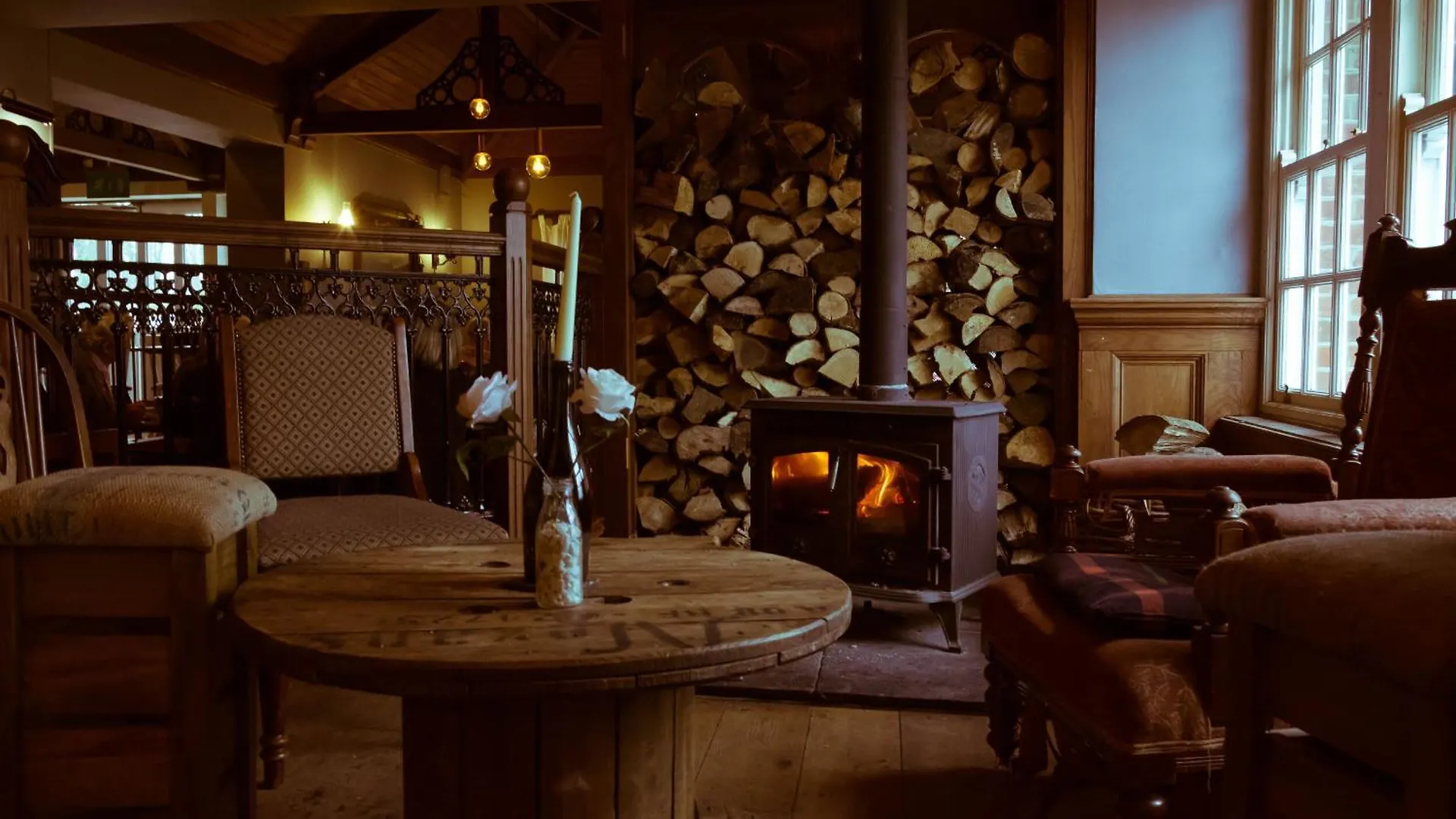Serene Riverside: 6Br Luxury Retreat In Curdridge United Kingdom