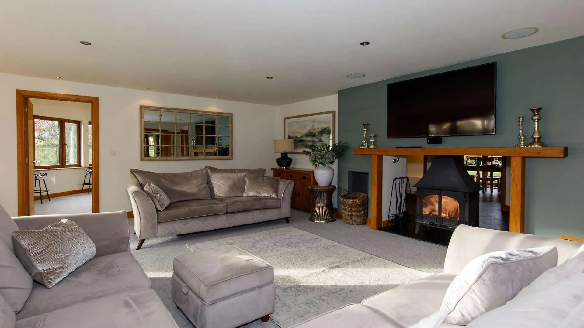 Serene Riverside: 6Br Luxury Retreat In Curdridge