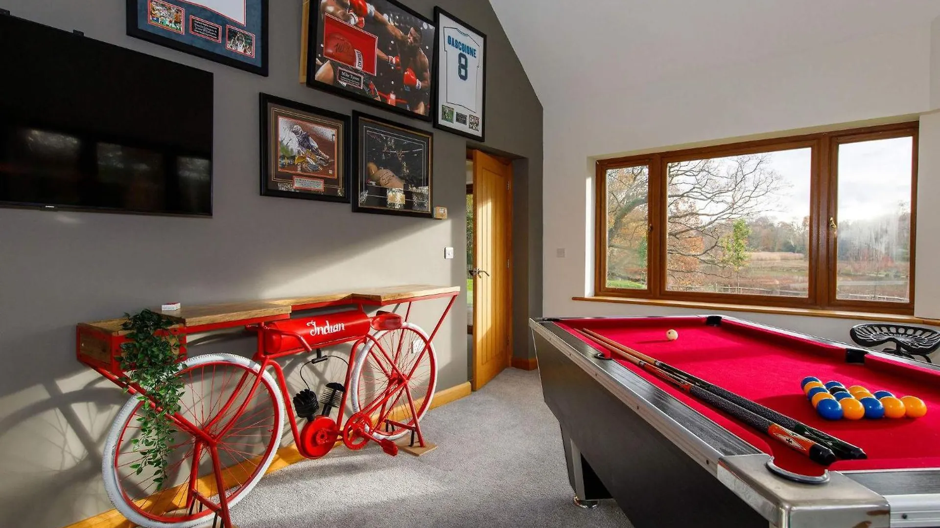 Serene Riverside: 6Br Luxury Retreat In Curdridge Holiday home
